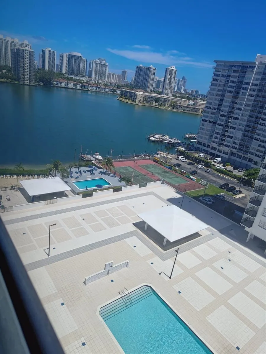 2780 NE 183rd St #1402 Aventura, FL 33160