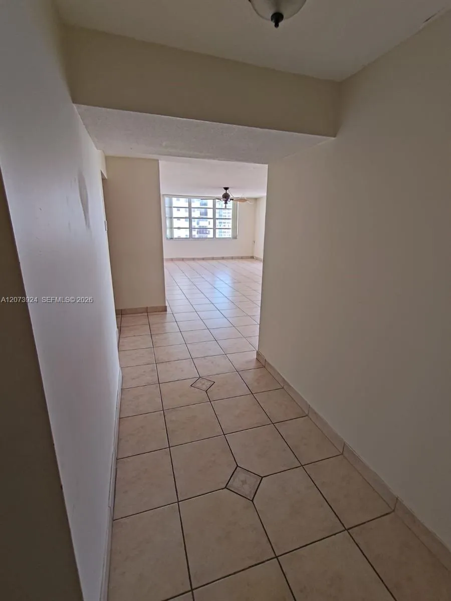 2780 NE 183rd St #1402 Aventura, FL 33160