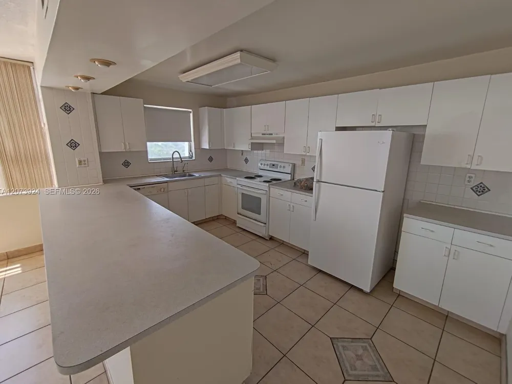 2780 NE 183rd St #1402 Aventura, FL 33160