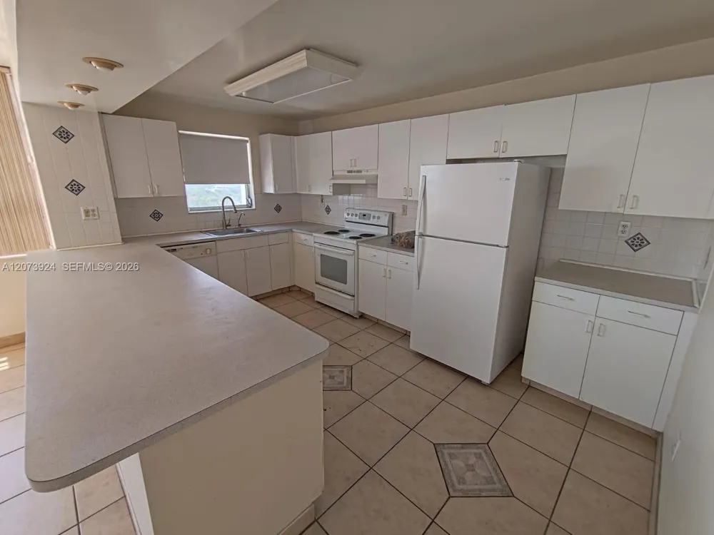 2780 NE 183rd St #1402 Aventura, FL 33160
