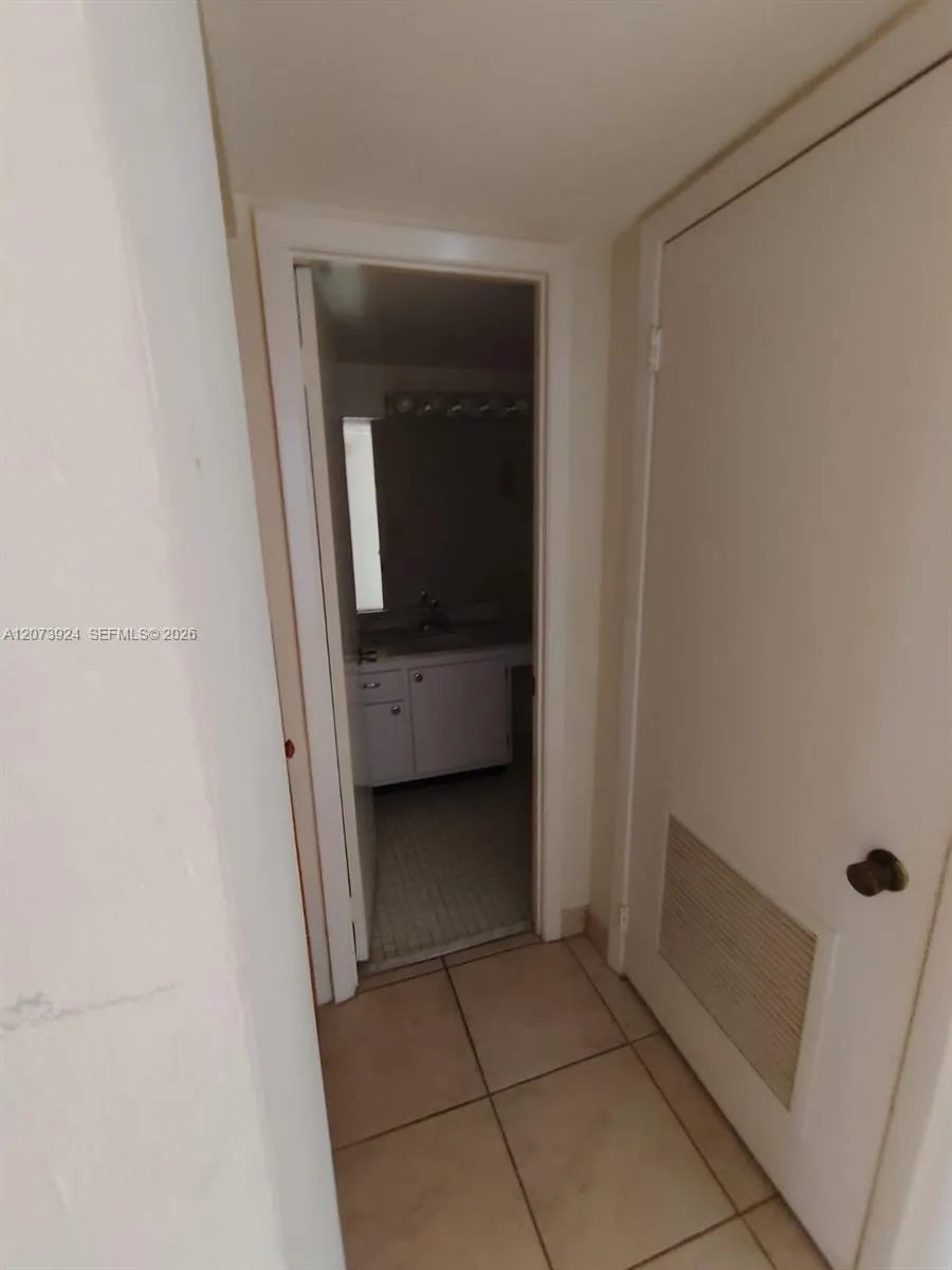 2780 NE 183rd St #1402 Aventura, FL 33160