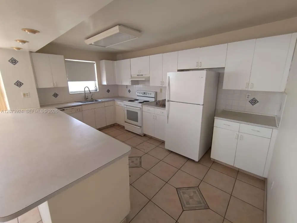 2780 NE 183rd St #1402 Aventura, FL 33160