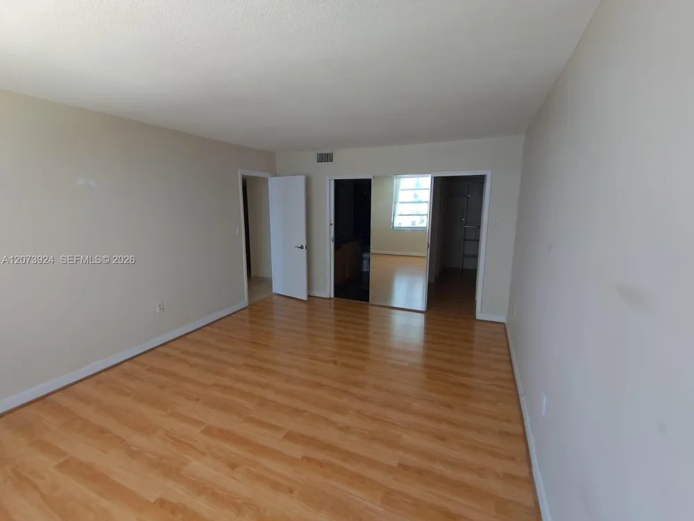 2780 NE 183rd St #1402 Aventura, FL 33160
