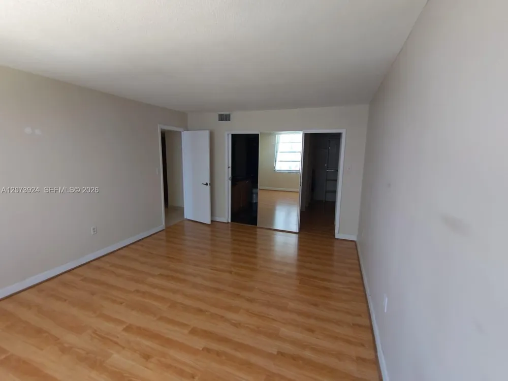 2780 NE 183rd St #1402 Aventura, FL 33160