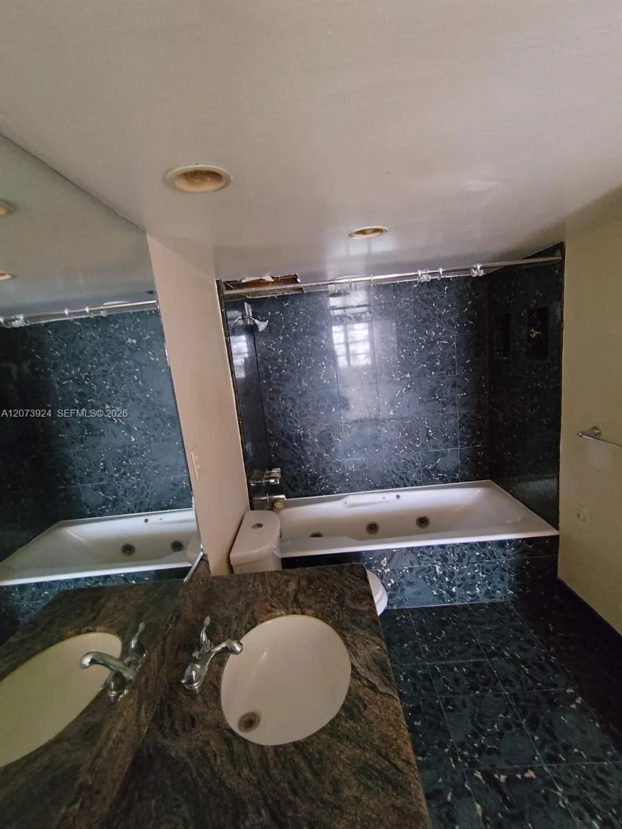 2780 NE 183rd St #1402 Aventura, FL 33160