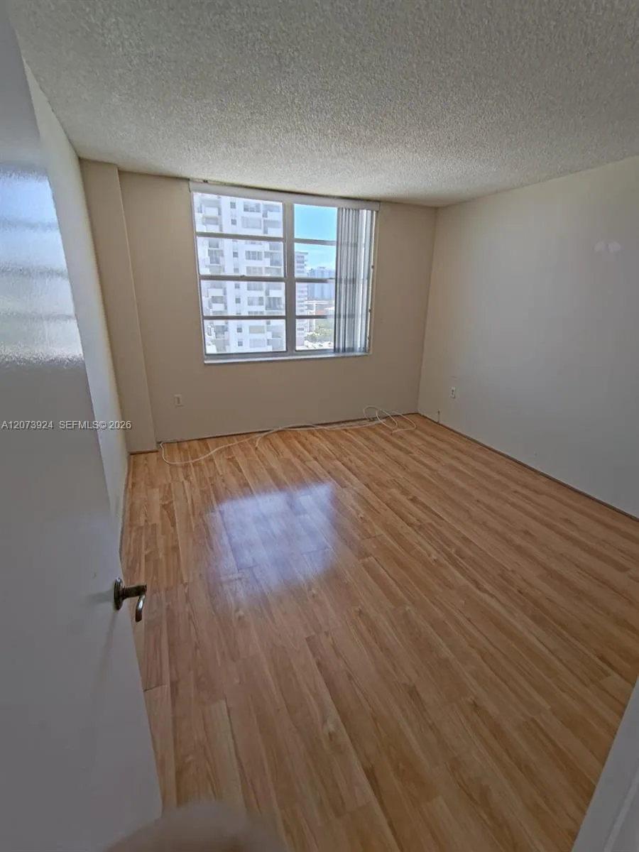 2780 NE 183rd St #1402 Aventura, FL 33160