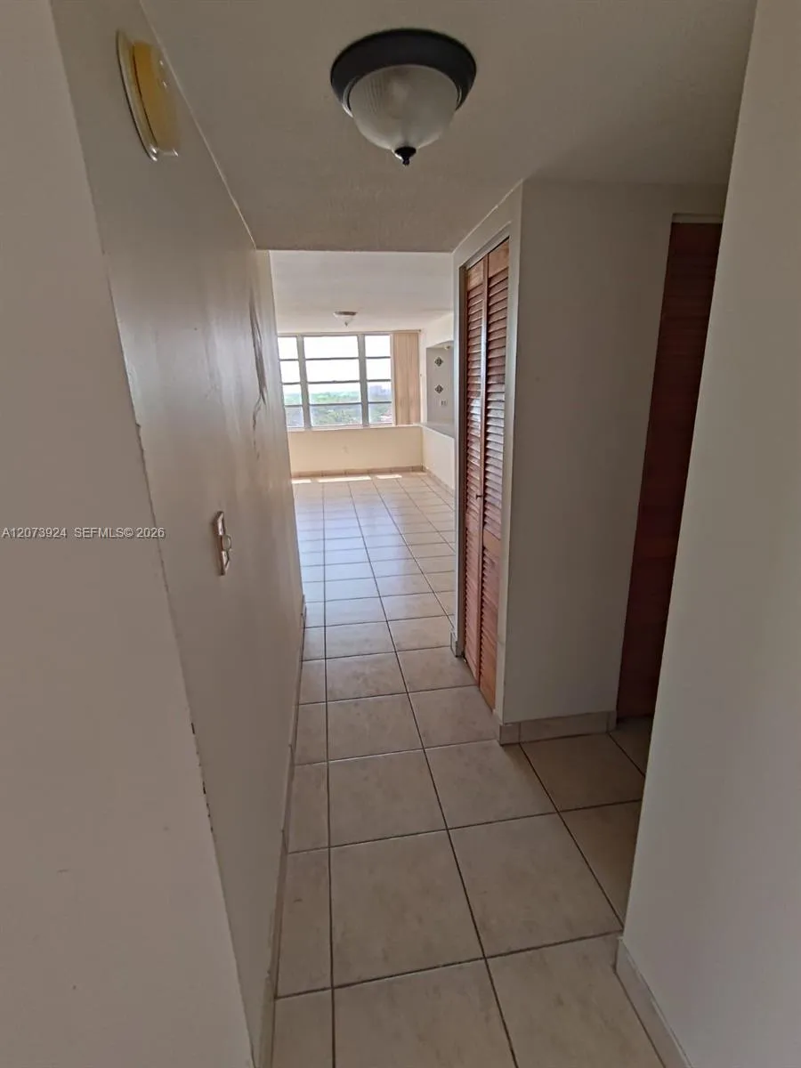 2780 NE 183rd St #1402 Aventura, FL 33160