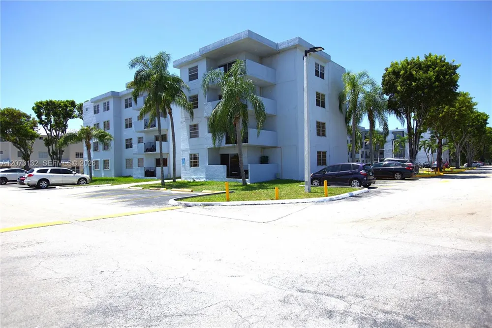 1221 SW 122nd Ave #403 Miami, FL 33184