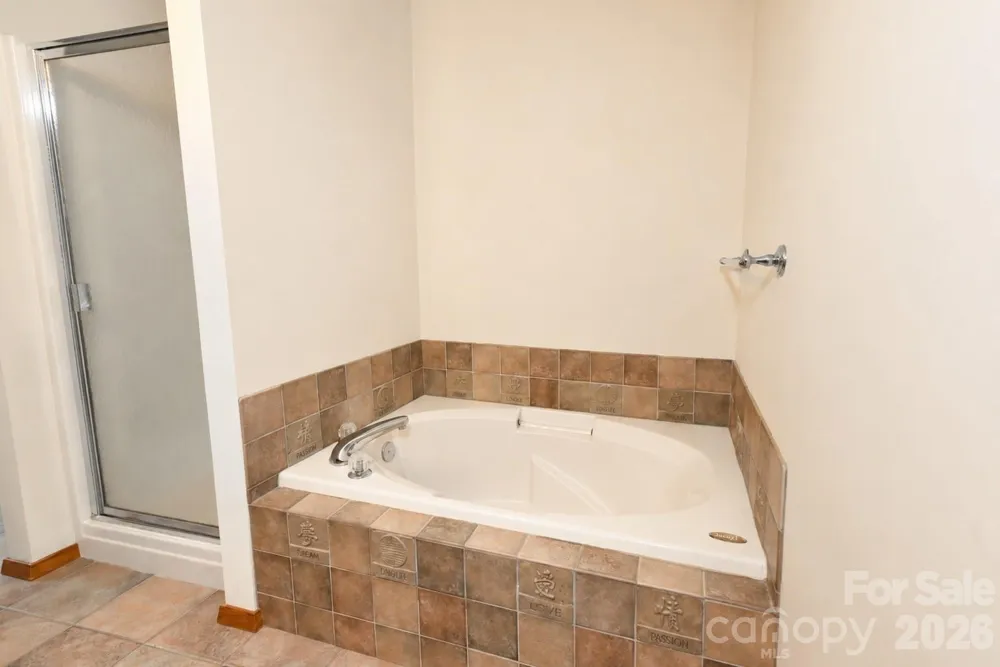 3711 Blendwood Lane NE Hickory, NC 28601
