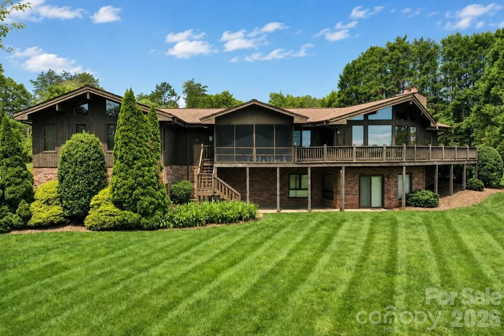 3711 Blendwood Lane NE Hickory, NC 28601
