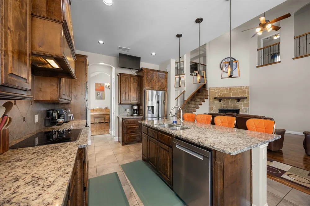 8871 Etta Court Waxahachie, TX 75167