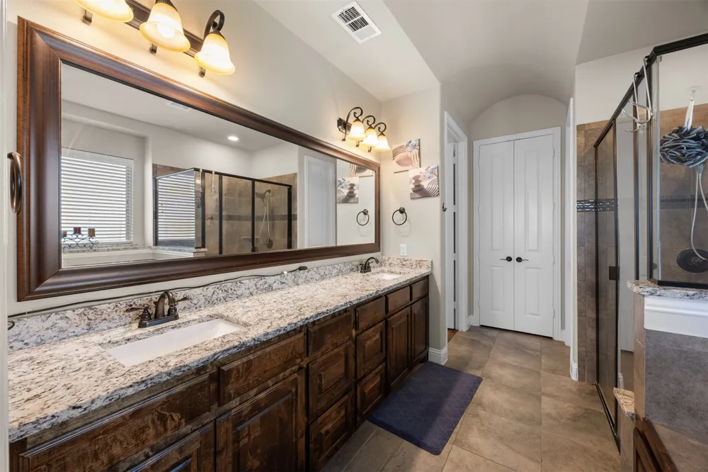 8871 Etta Court Waxahachie, TX 75167