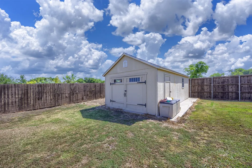 8871 Etta Court Waxahachie, TX 75167