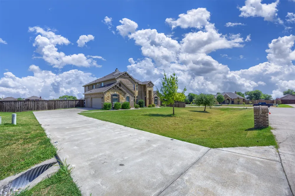 8871 Etta Court Waxahachie, TX 75167