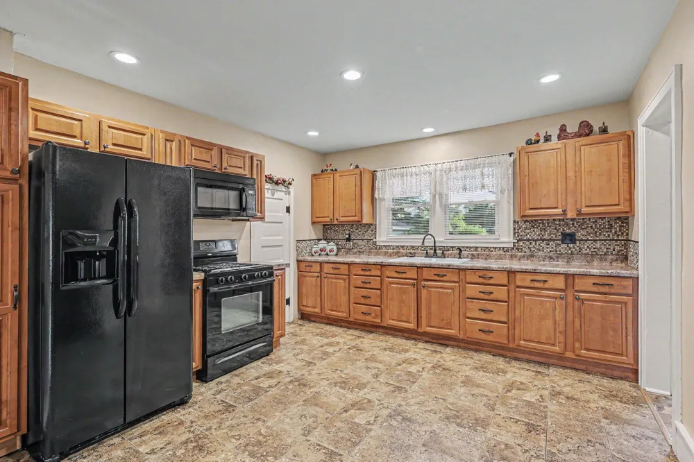 1130 Ireland Avenue Muskegon, MI 49441