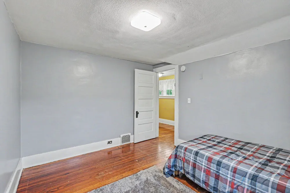 1130 Ireland Avenue Muskegon, MI 49441