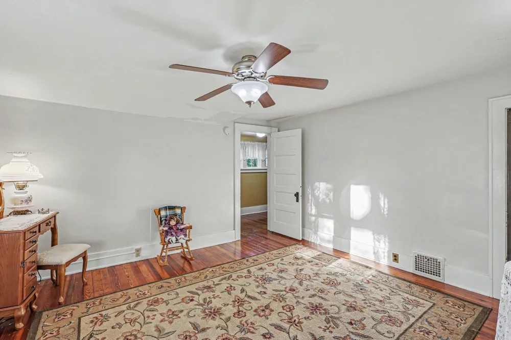 1130 Ireland Avenue Muskegon, MI 49441