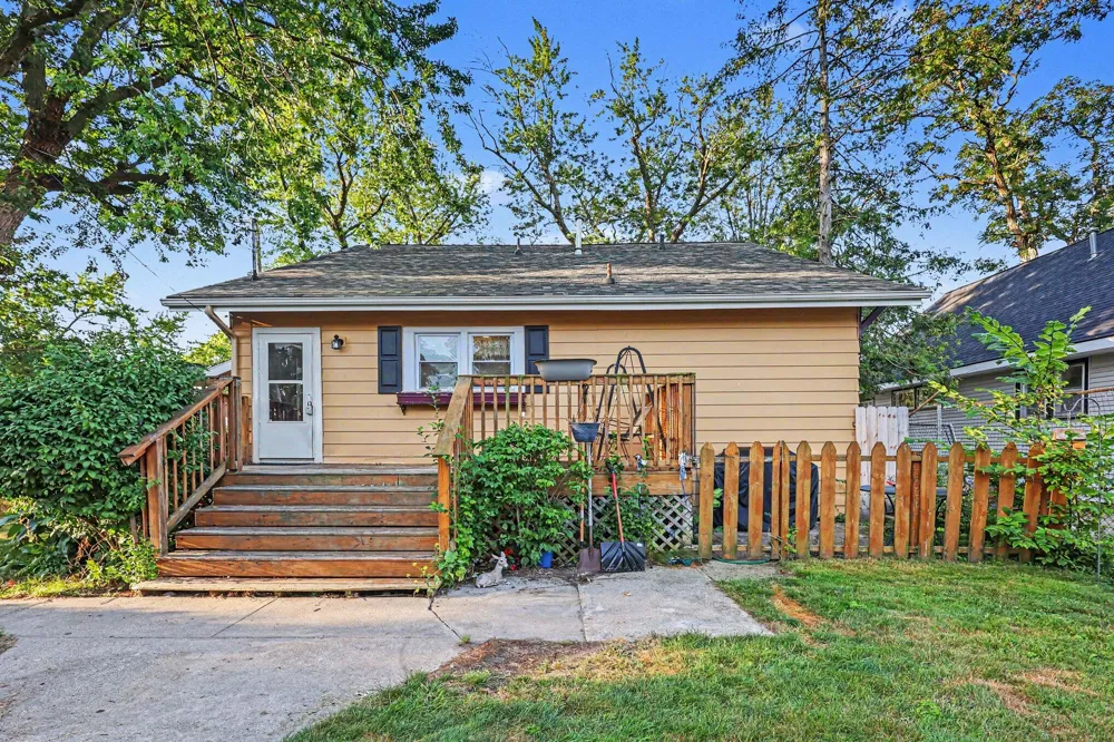 1130 Ireland Avenue Muskegon, MI 49441