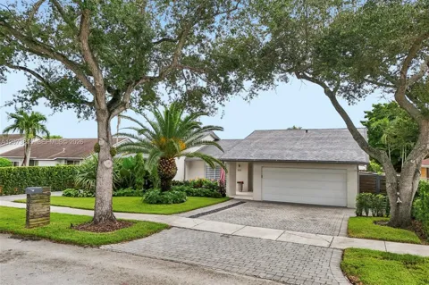 305 SW 134th Ct