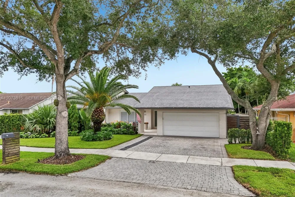 305 SW 134th Ct Miami, FL 33184
