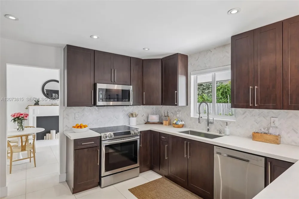 305 SW 134th Ct Miami, FL 33184