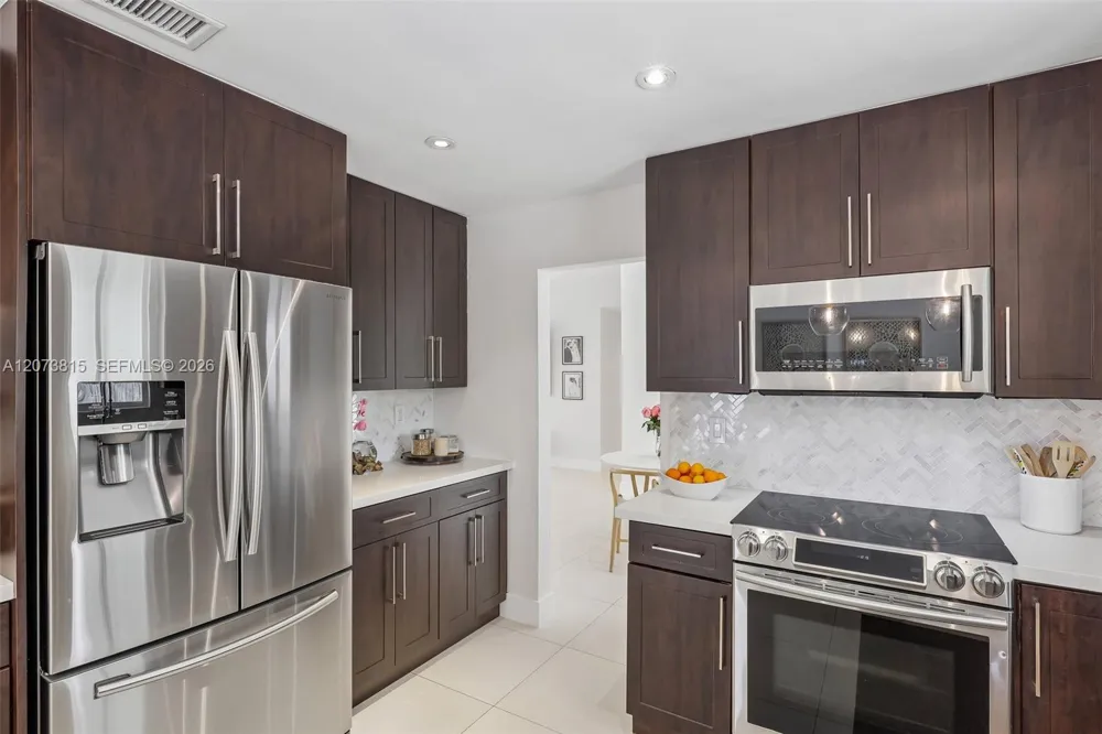 305 SW 134th Ct Miami, FL 33184