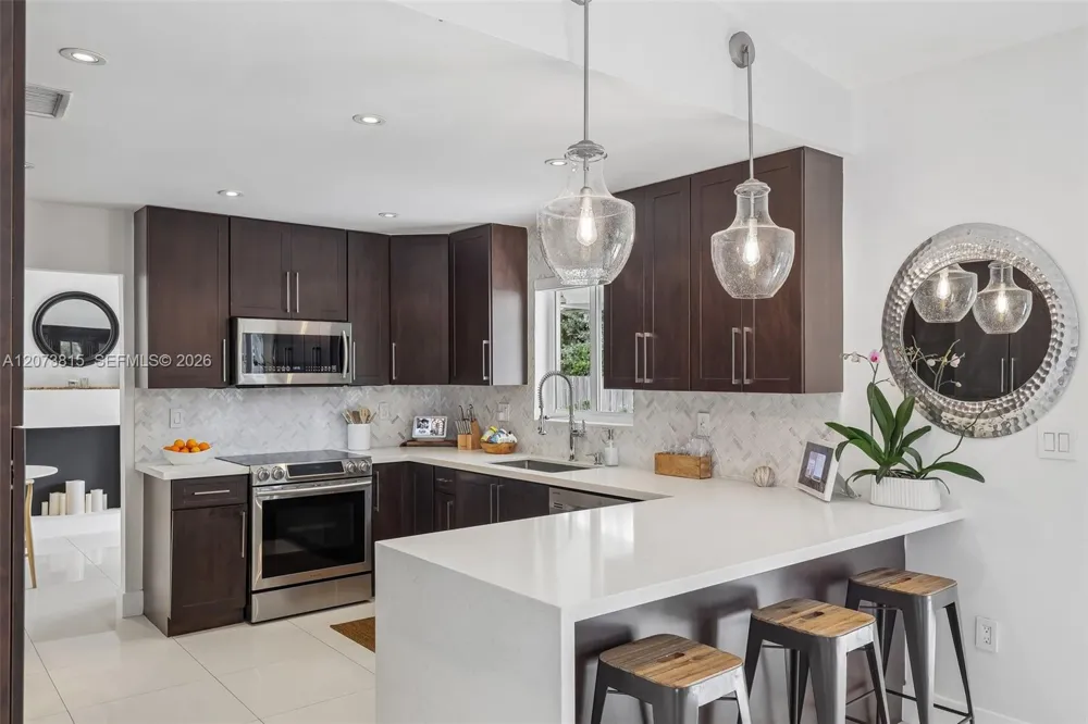305 SW 134th Ct Miami, FL 33184