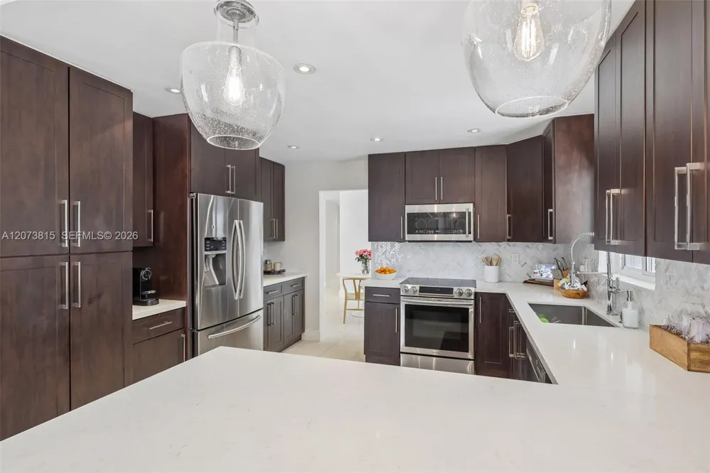 305 SW 134th Ct Miami, FL 33184