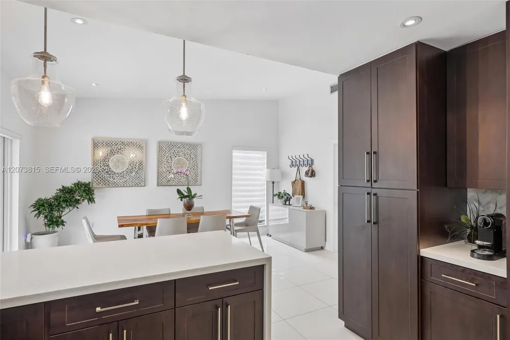 305 SW 134th Ct Miami, FL 33184