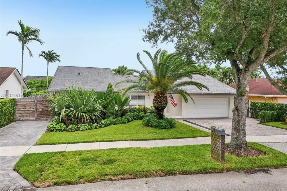 305 SW 134th Ct Miami, FL 33184