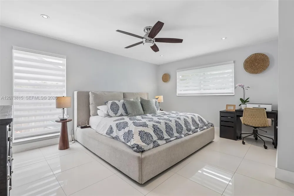 305 SW 134th Ct Miami, FL 33184