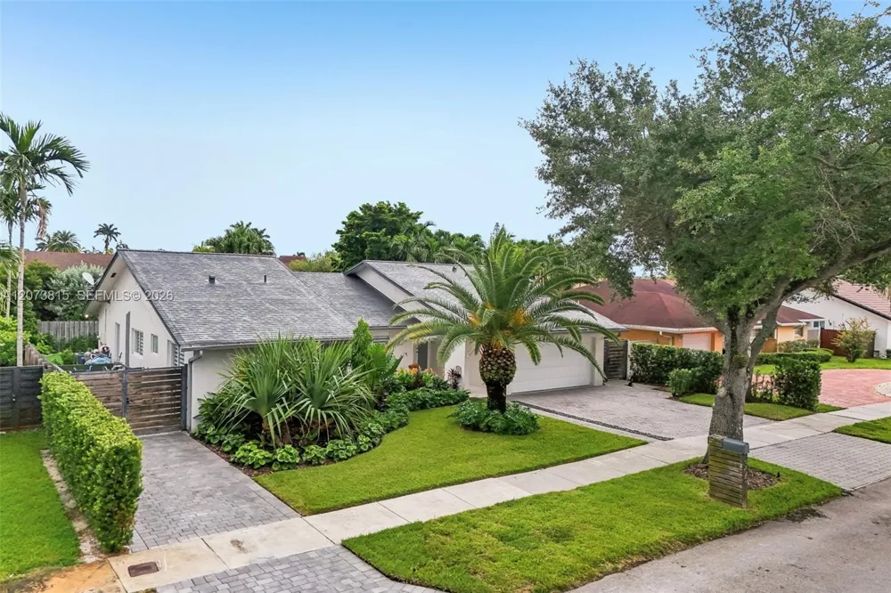 305 SW 134th Ct Miami, FL 33184