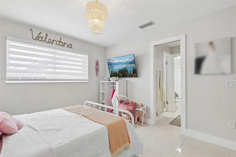 305 SW 134th Ct Miami, FL 33184