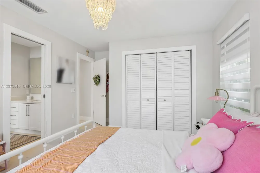 305 SW 134th Ct Miami, FL 33184
