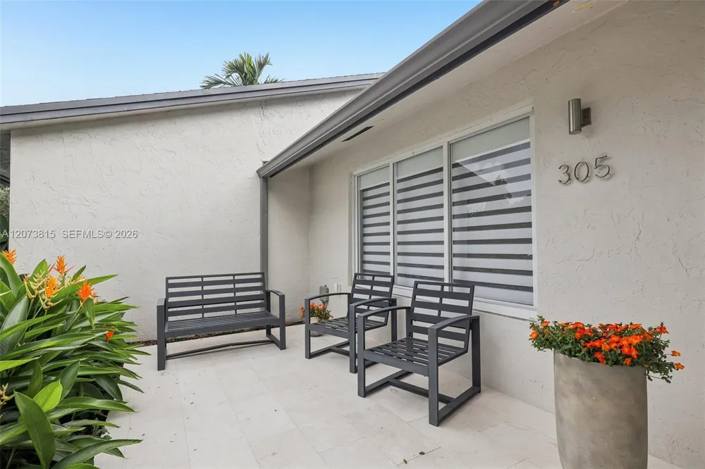 305 SW 134th Ct Miami, FL 33184