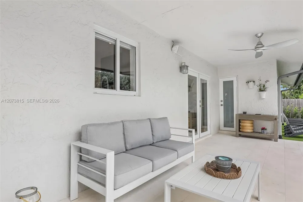 305 SW 134th Ct Miami, FL 33184