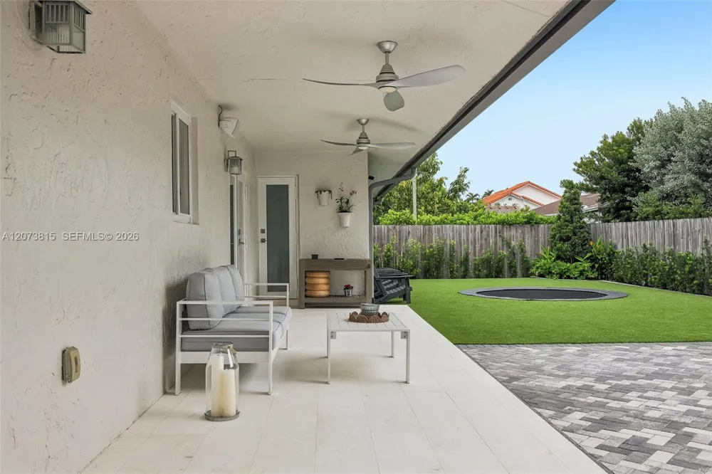 305 SW 134th Ct Miami, FL 33184