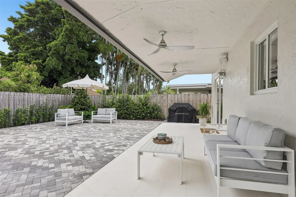 305 SW 134th Ct Miami, FL 33184