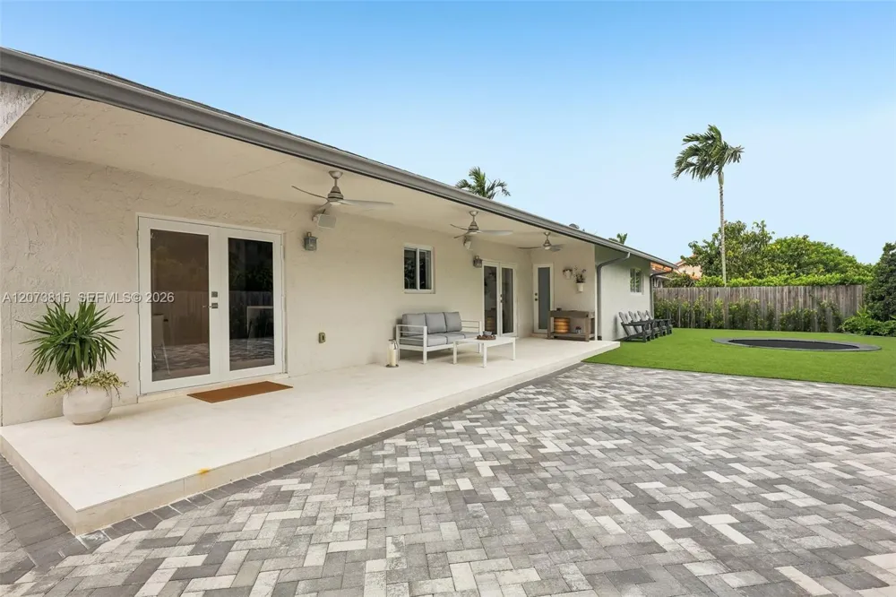 305 SW 134th Ct Miami, FL 33184