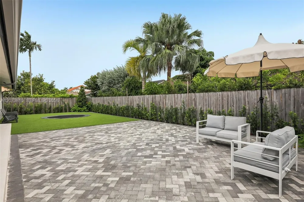 305 SW 134th Ct Miami, FL 33184