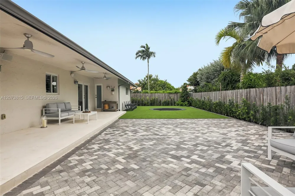 305 SW 134th Ct Miami, FL 33184