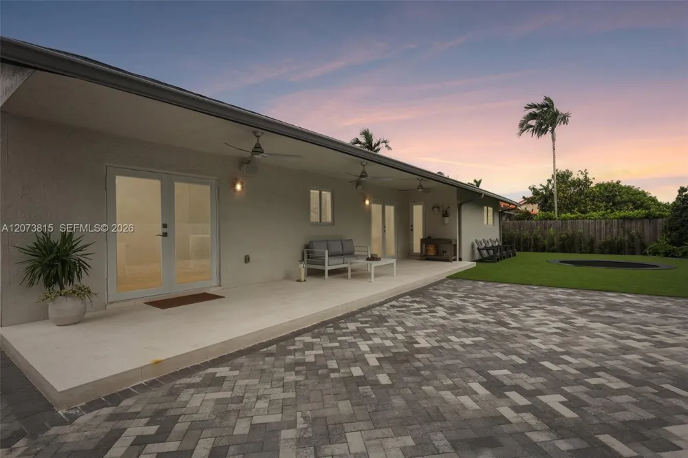 305 SW 134th Ct Miami, FL 33184