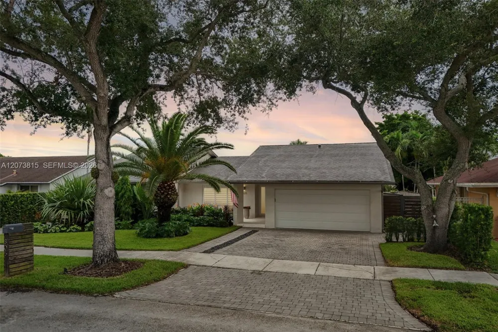 305 SW 134th Ct Miami, FL 33184