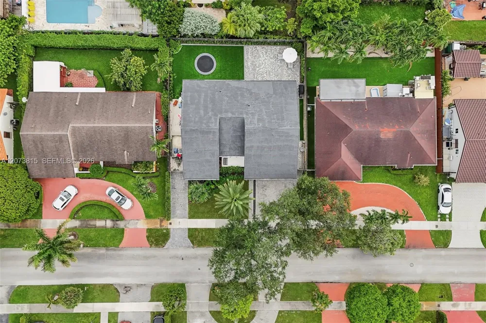 305 SW 134th Ct Miami, FL 33184