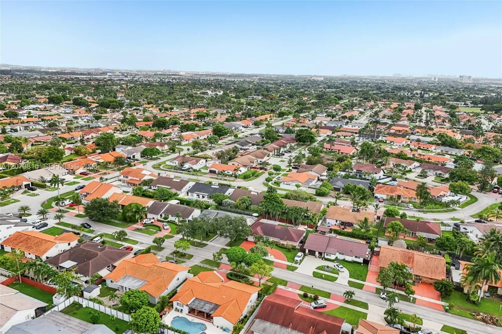 305 SW 134th Ct Miami, FL 33184