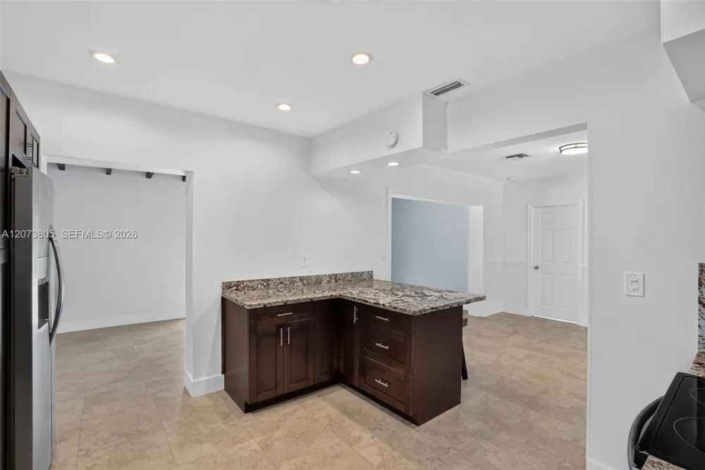 1667 SW 10th St Miami, FL 33135