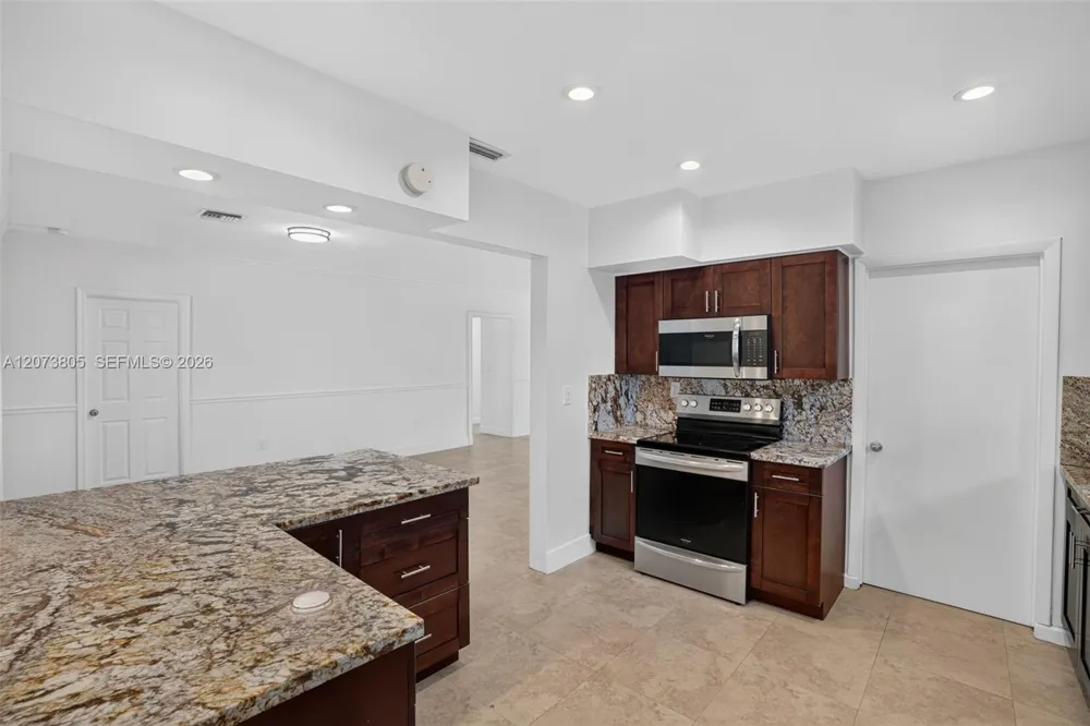 1667 SW 10th St Miami, FL 33135