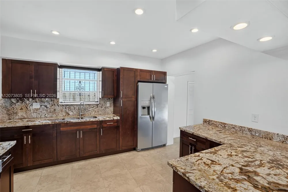 1667 SW 10th St Miami, FL 33135