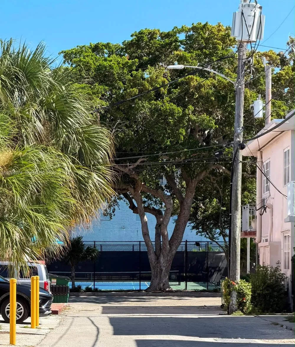 7334 Harding Ave #6 Miami Beach, FL 33141
