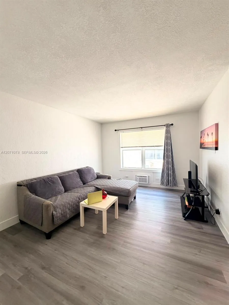 7334 Harding Ave #6 Miami Beach, FL 33141